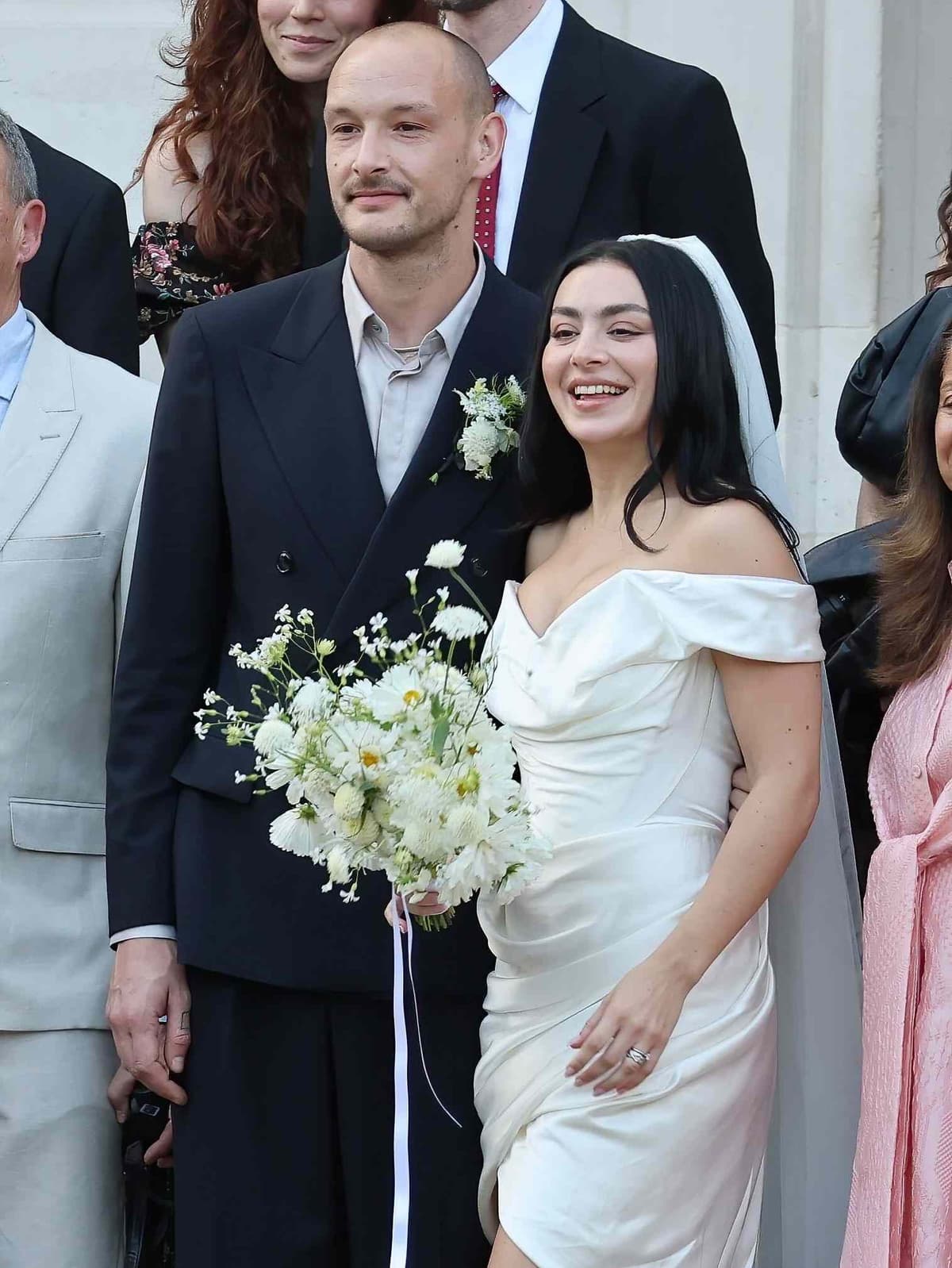 CHARLI XCX GOT MARRIED