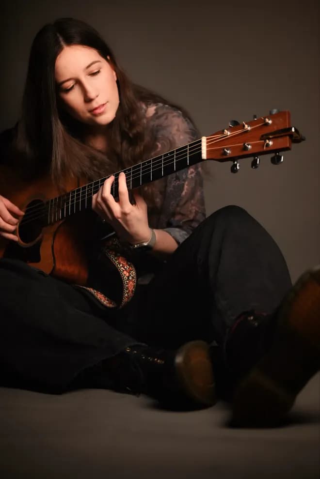 Americana singer-songwriter - Jenny Colquitt